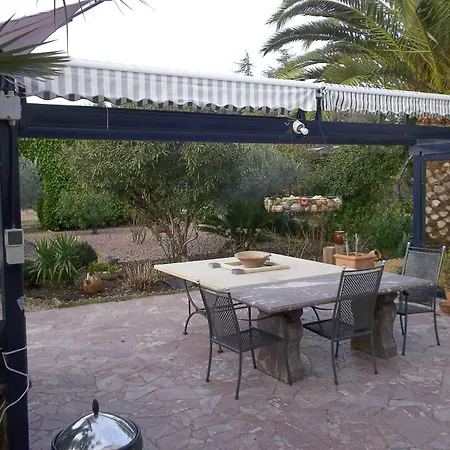 לינה וארוחת בוקר Angel -